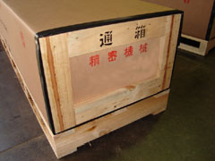 褄面は木製です。