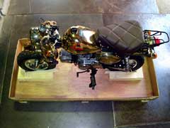 バイクの強化ダンボール梱包